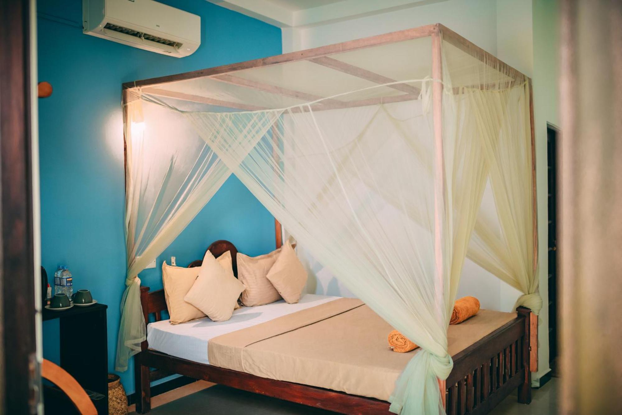Hotel Pineapple Surf à Ahangama Extérieur photo